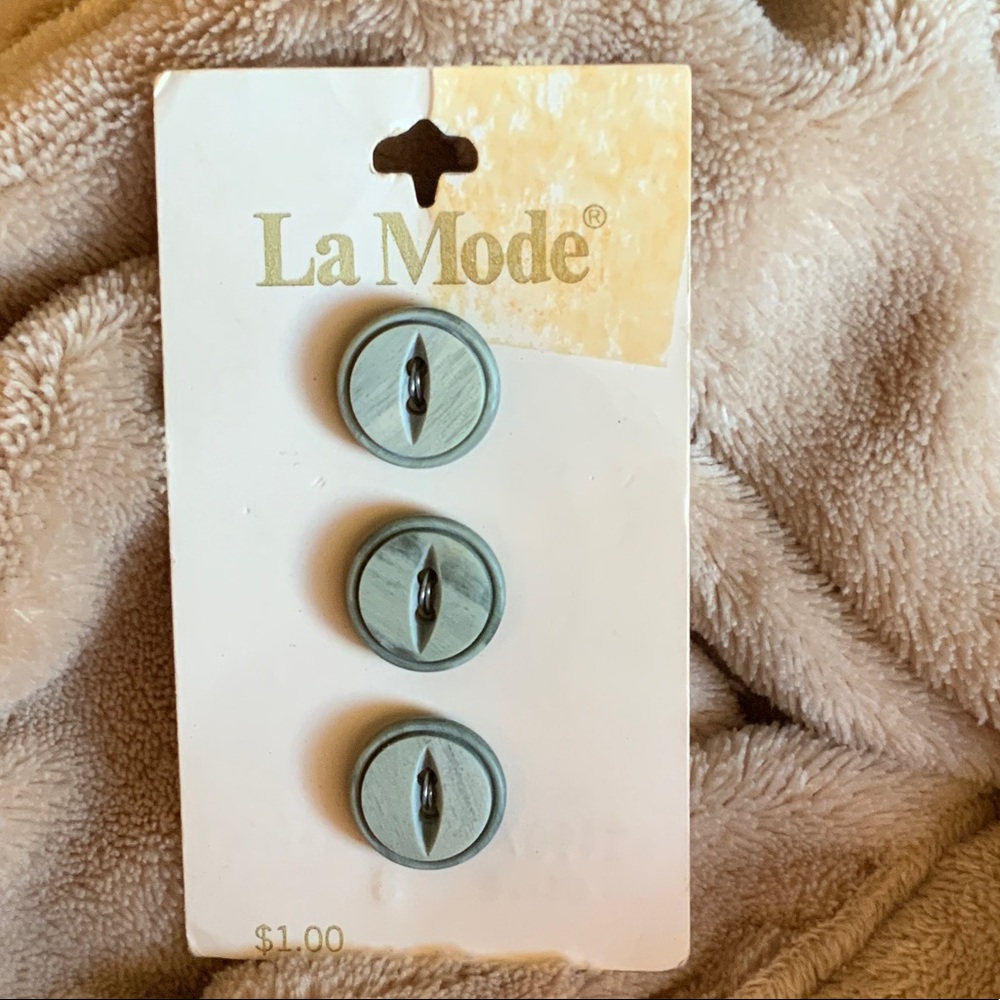Vintage La Mode Green Buttons - Picture 1 of 2